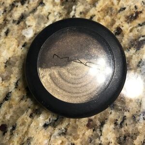 Mac eyeshadow Ilusionary burning ambition brown 50% used